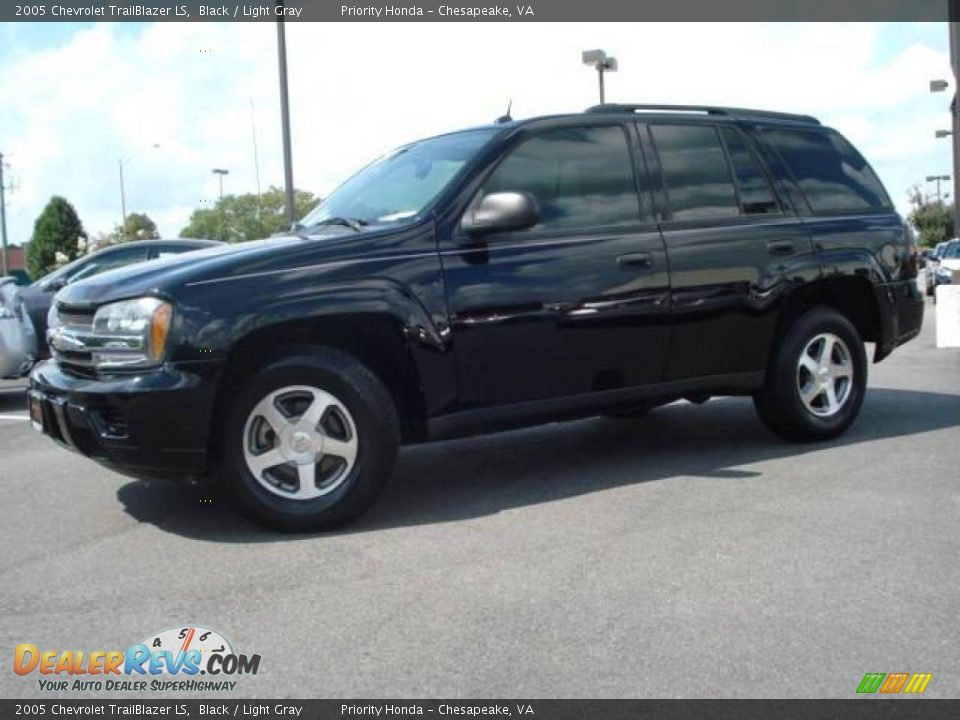 2005 Chevrolet TrailBlazer LS Black / Light Gray Photo #2