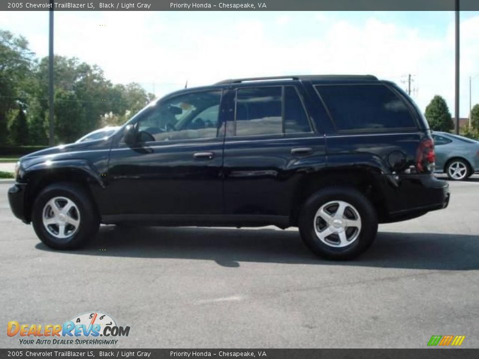 2005 Chevrolet TrailBlazer LS Black / Light Gray Photo #3