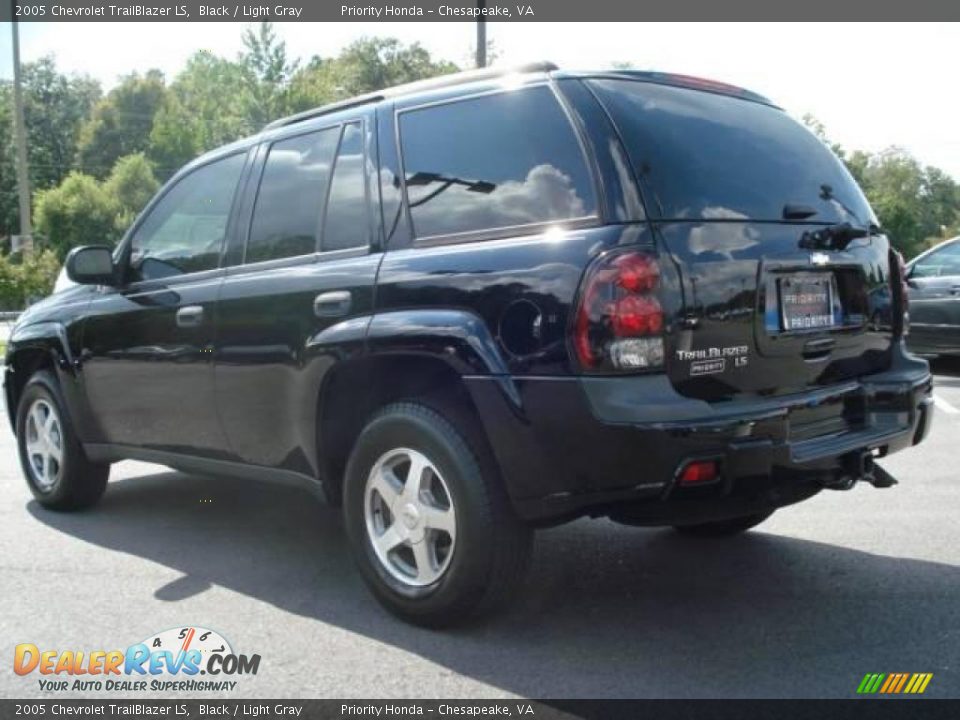 2005 Chevrolet TrailBlazer LS Black / Light Gray Photo #4
