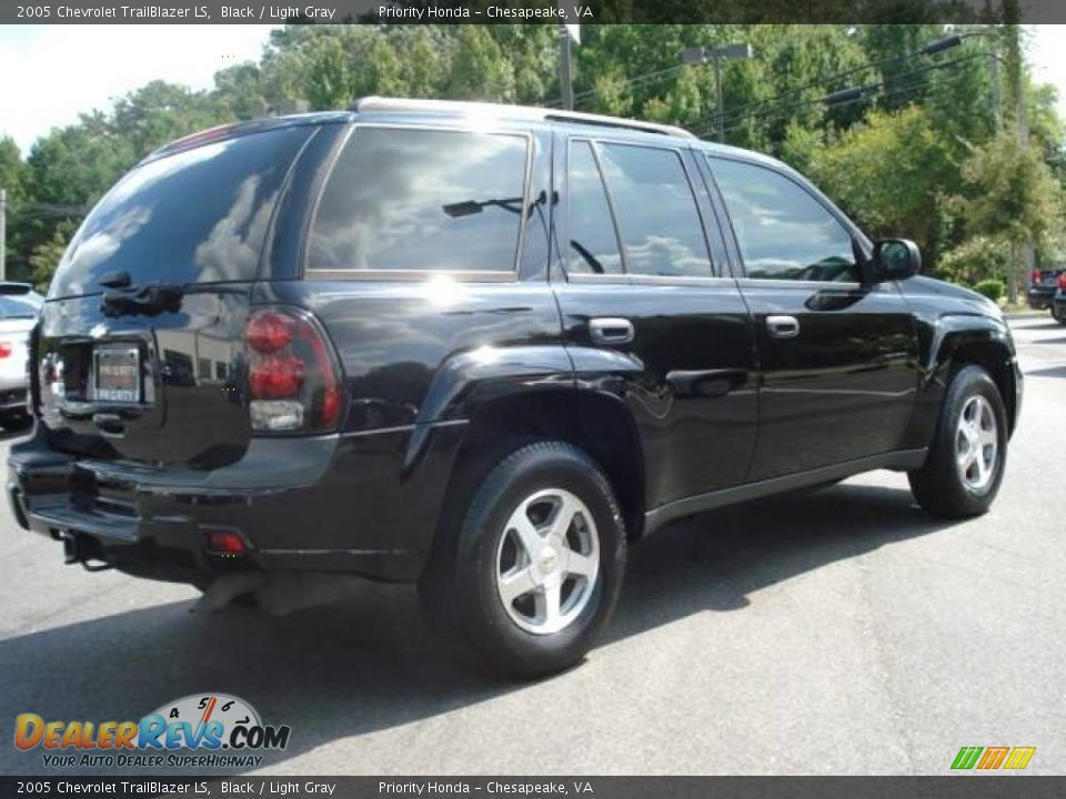 2005 Chevrolet TrailBlazer LS Black / Light Gray Photo #5