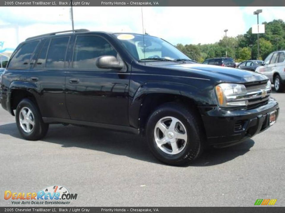 2005 Chevrolet TrailBlazer LS Black / Light Gray Photo #7