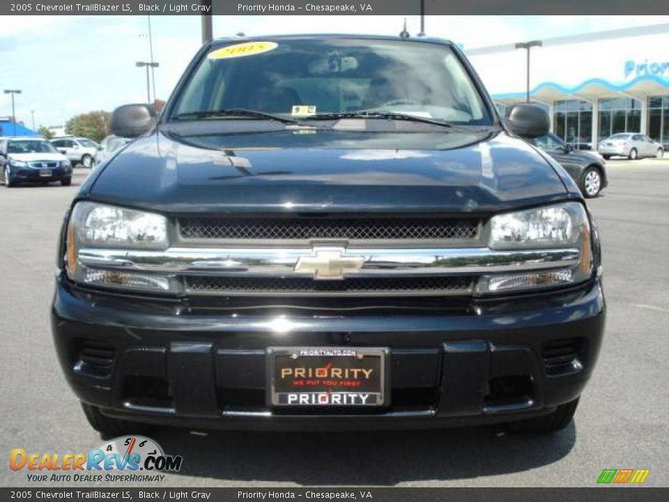 2005 Chevrolet TrailBlazer LS Black / Light Gray Photo #8