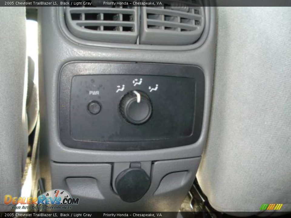 2005 Chevrolet TrailBlazer LS Black / Light Gray Photo #11