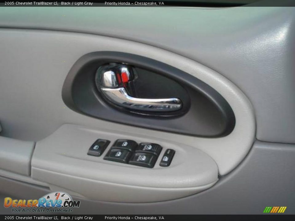 2005 Chevrolet TrailBlazer LS Black / Light Gray Photo #15