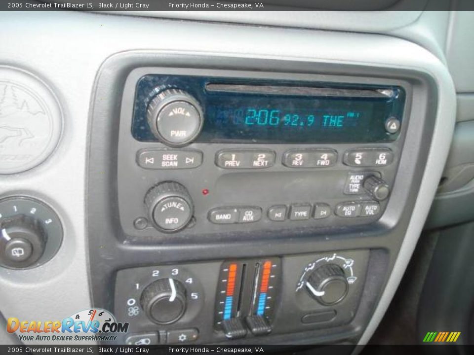 2005 Chevrolet TrailBlazer LS Black / Light Gray Photo #16