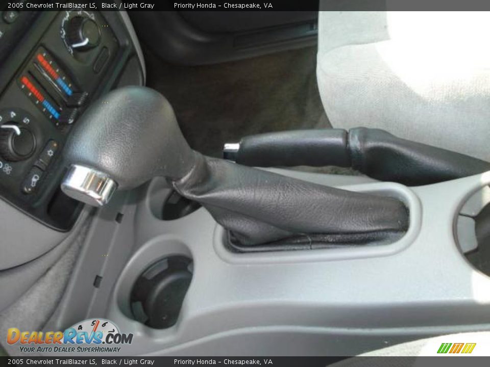 2005 Chevrolet TrailBlazer LS Black / Light Gray Photo #17