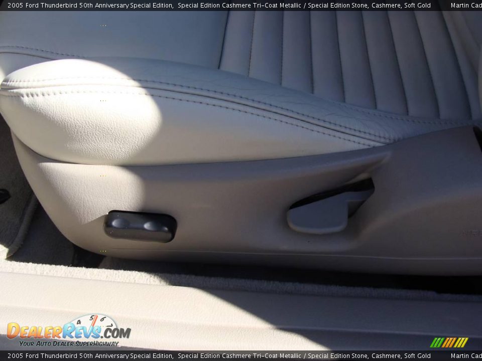 2005 Ford Thunderbird 50th Anniversary Special Edition Special Edition Cashmere Tri-Coat Metallic / Special Edition Stone, Cashmere, Soft Gold Photo #15