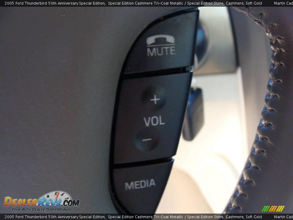 2005 Ford Thunderbird 50th Anniversary Special Edition Special Edition Cashmere Tri-Coat Metallic / Special Edition Stone, Cashmere, Soft Gold Photo #23