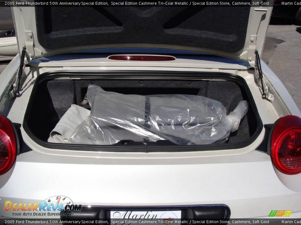 2005 Ford Thunderbird 50th Anniversary Special Edition Special Edition Cashmere Tri-Coat Metallic / Special Edition Stone, Cashmere, Soft Gold Photo #27