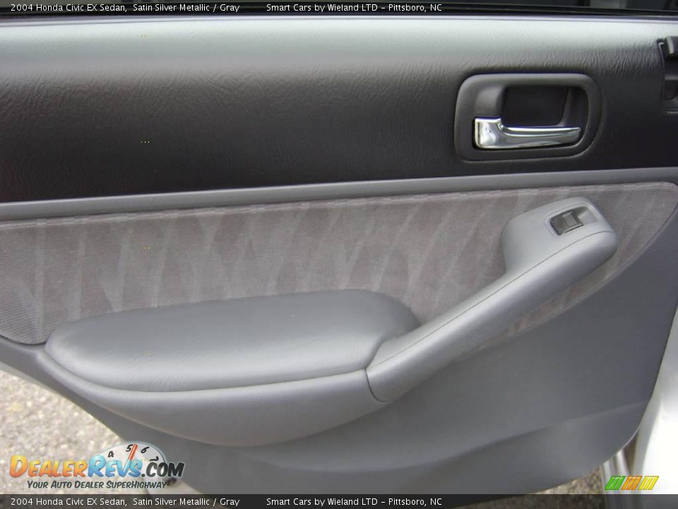 2004 Honda Civic EX Sedan Satin Silver Metallic / Gray Photo #16