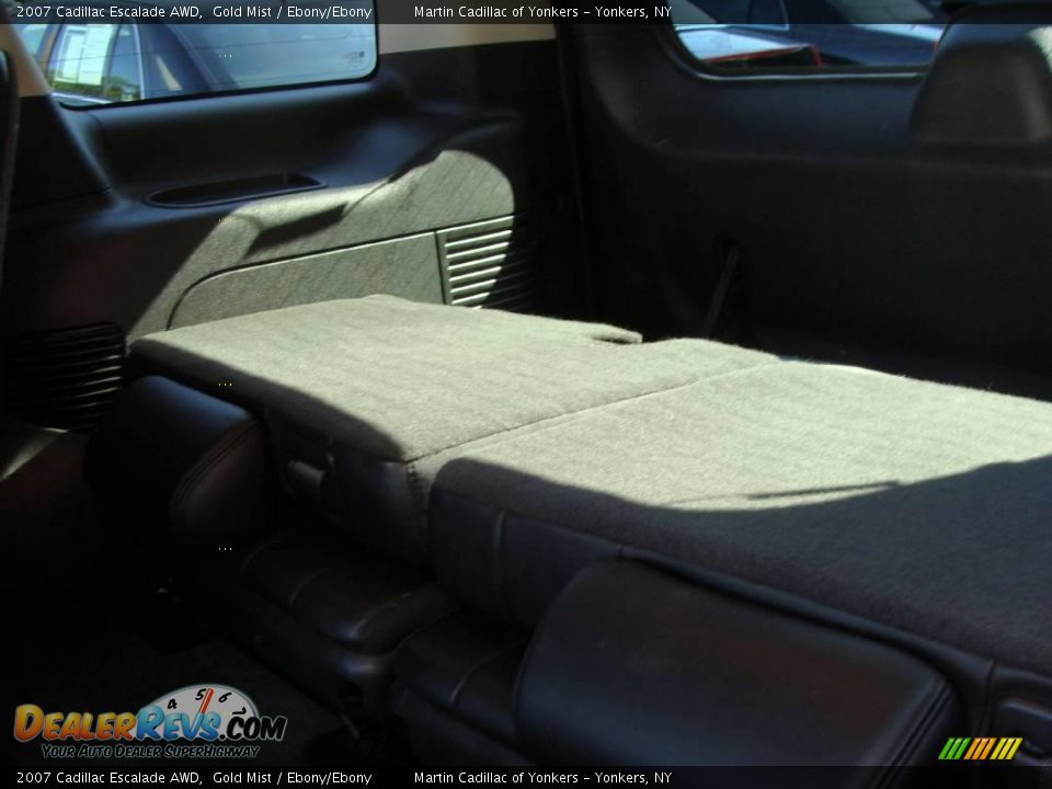 2007 Cadillac Escalade AWD Gold Mist / Ebony/Ebony Photo #17
