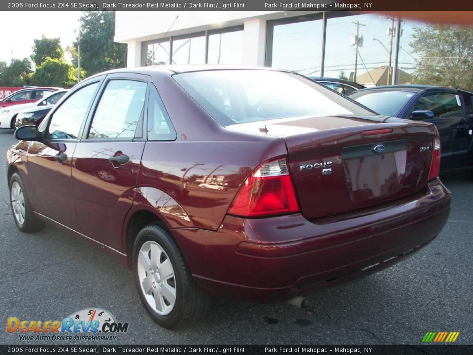2006 Ford Focus ZX4 SE Sedan Dark Toreador Red Metallic / Dark Flint/Light Flint Photo #4