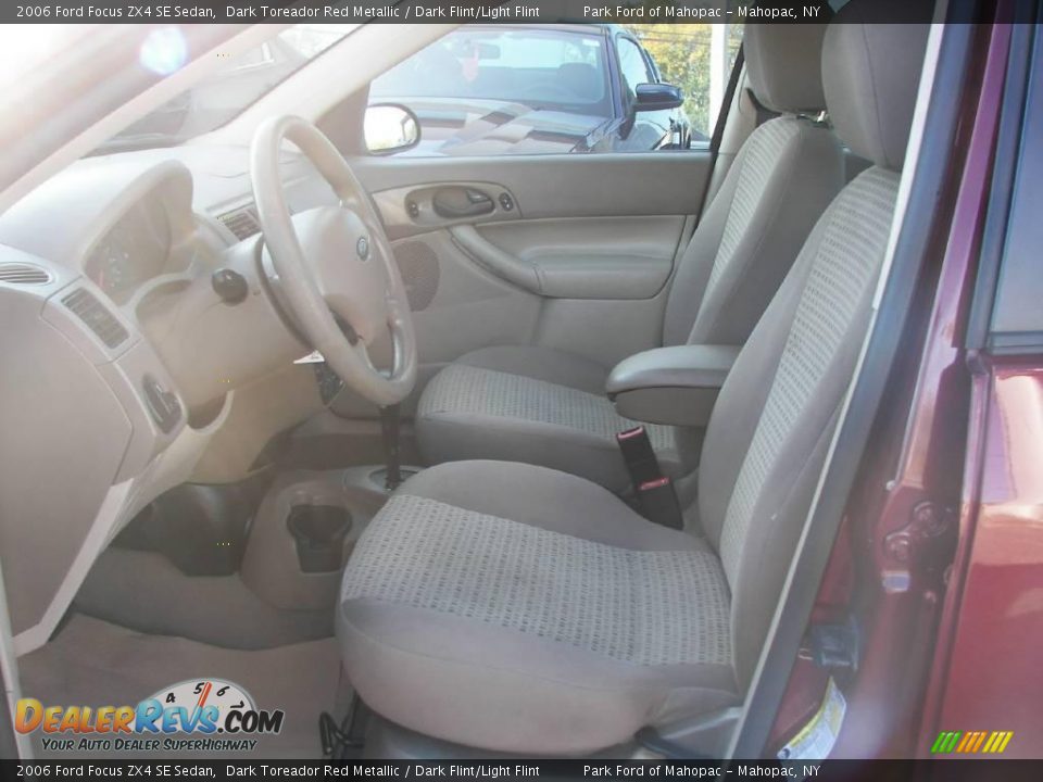 2006 Ford Focus ZX4 SE Sedan Dark Toreador Red Metallic / Dark Flint/Light Flint Photo #5