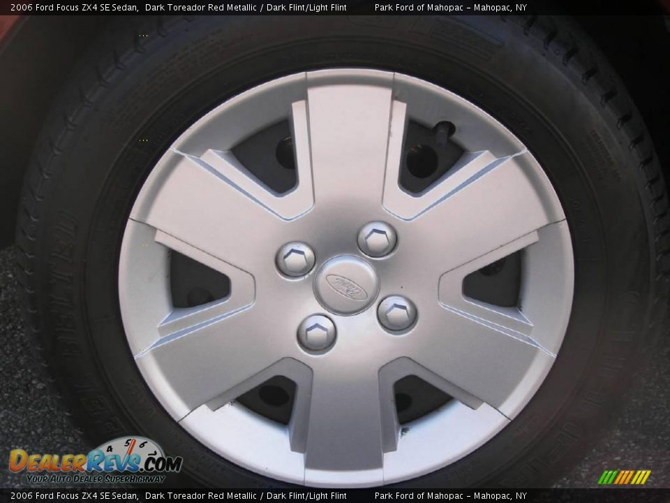 2006 Ford Focus ZX4 SE Sedan Dark Toreador Red Metallic / Dark Flint/Light Flint Photo #9