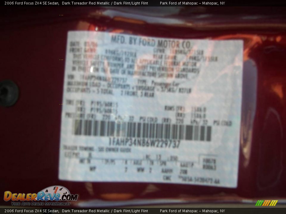 2006 Ford Focus ZX4 SE Sedan Dark Toreador Red Metallic / Dark Flint/Light Flint Photo #10
