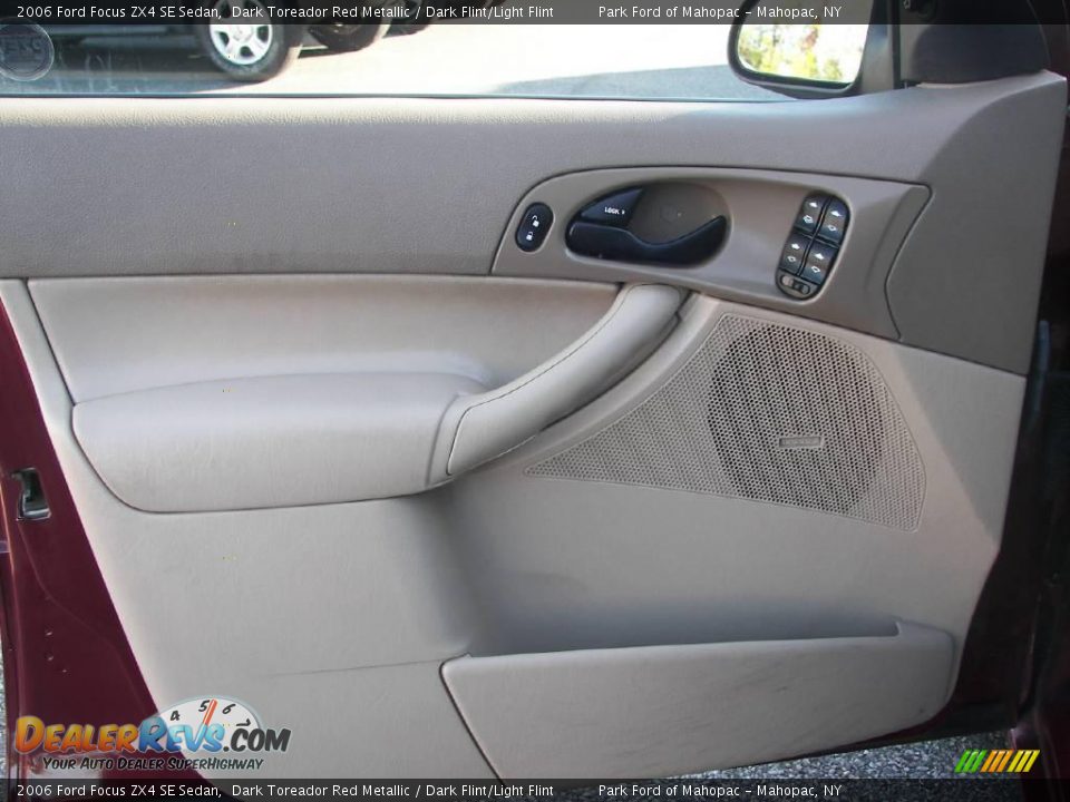 2006 Ford Focus ZX4 SE Sedan Dark Toreador Red Metallic / Dark Flint/Light Flint Photo #11