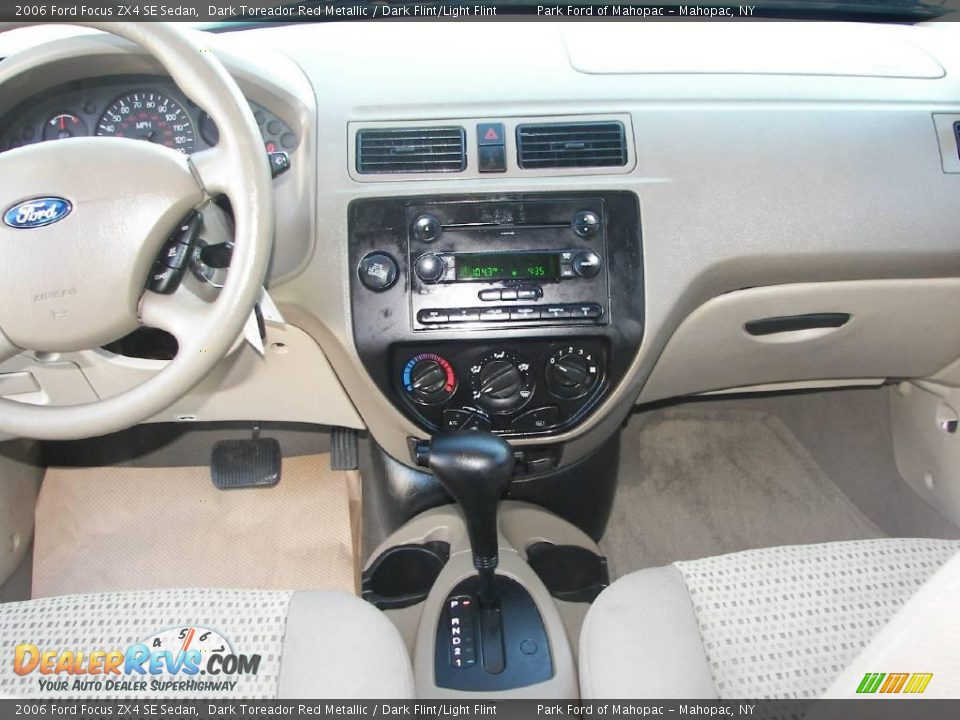 2006 Ford Focus ZX4 SE Sedan Dark Toreador Red Metallic / Dark Flint/Light Flint Photo #15