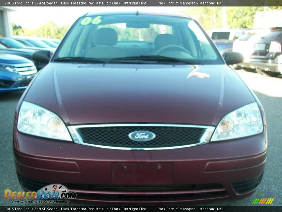2006 Ford Focus ZX4 SE Sedan Dark Toreador Red Metallic / Dark Flint/Light Flint Photo #18