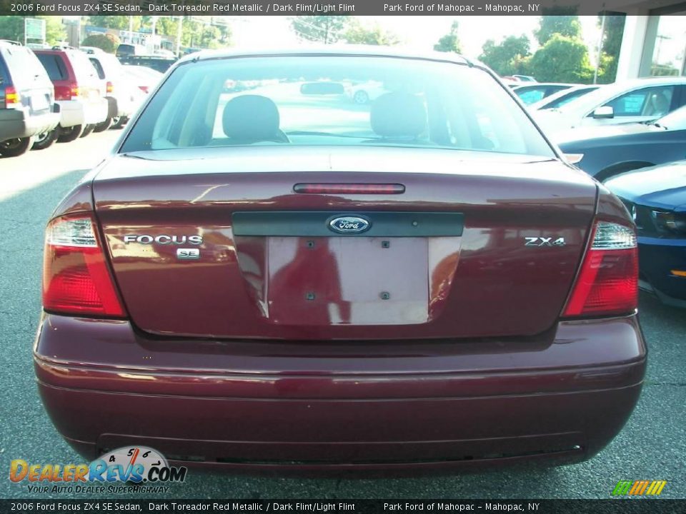 2006 Ford Focus ZX4 SE Sedan Dark Toreador Red Metallic / Dark Flint/Light Flint Photo #19