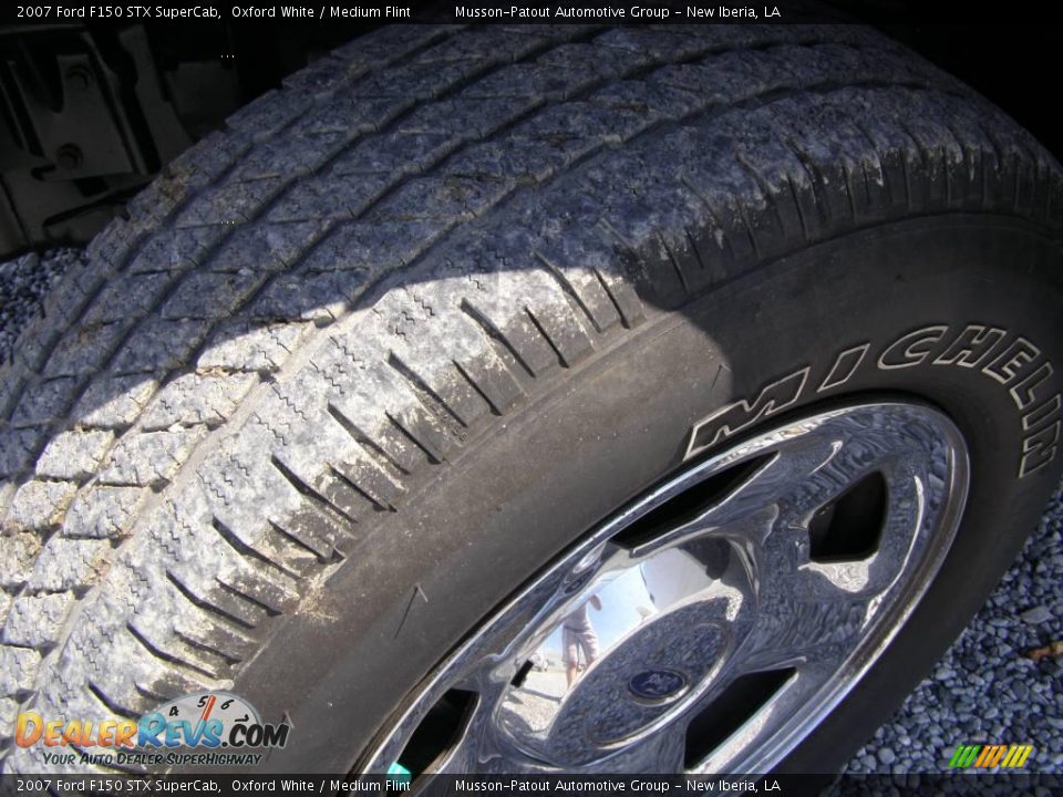 2007 Ford F150 STX SuperCab Oxford White / Medium Flint Photo #12