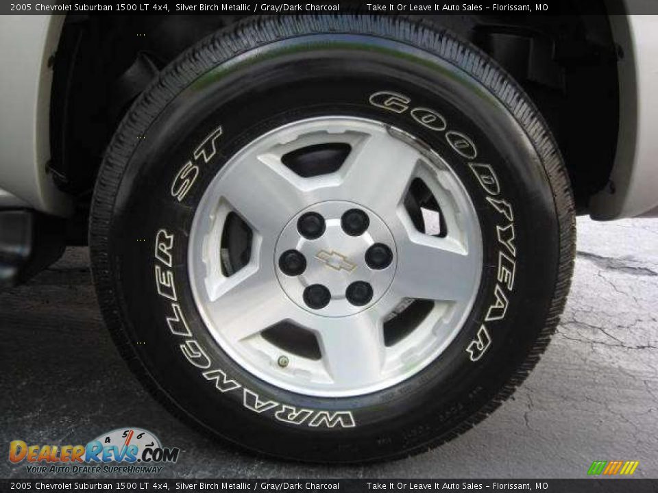 2005 Chevrolet Suburban 1500 LT 4x4 Silver Birch Metallic / Gray/Dark Charcoal Photo #7