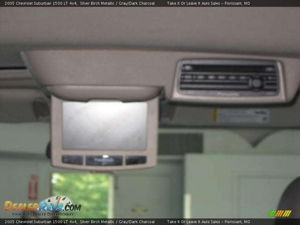 2005 Chevrolet Suburban 1500 LT 4x4 Silver Birch Metallic / Gray/Dark Charcoal Photo #9