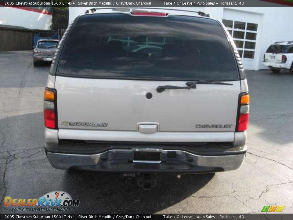 2005 Chevrolet Suburban 1500 LT 4x4 Silver Birch Metallic / Gray/Dark Charcoal Photo #17