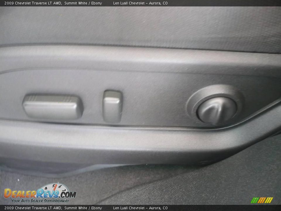 2009 Chevrolet Traverse LT AWD Summit White / Ebony Photo #24