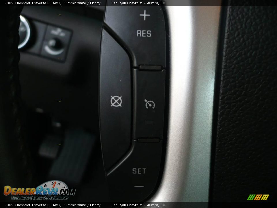 2009 Chevrolet Traverse LT AWD Summit White / Ebony Photo #25