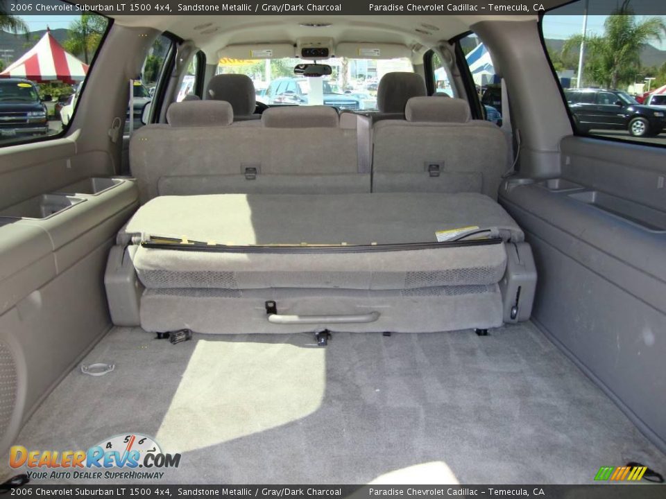 2006 Chevrolet Suburban LT 1500 4x4 Sandstone Metallic / Gray/Dark Charcoal Photo #11