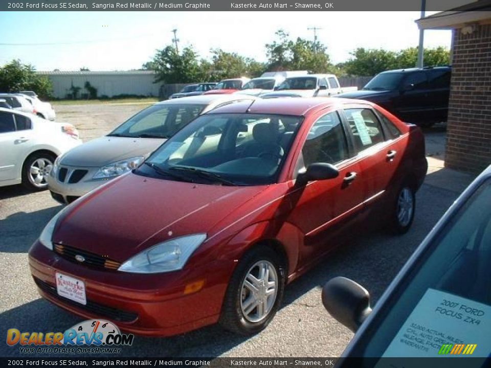 2002 Ford Focus SE Sedan Sangria Red Metallic / Medium Graphite Photo #2