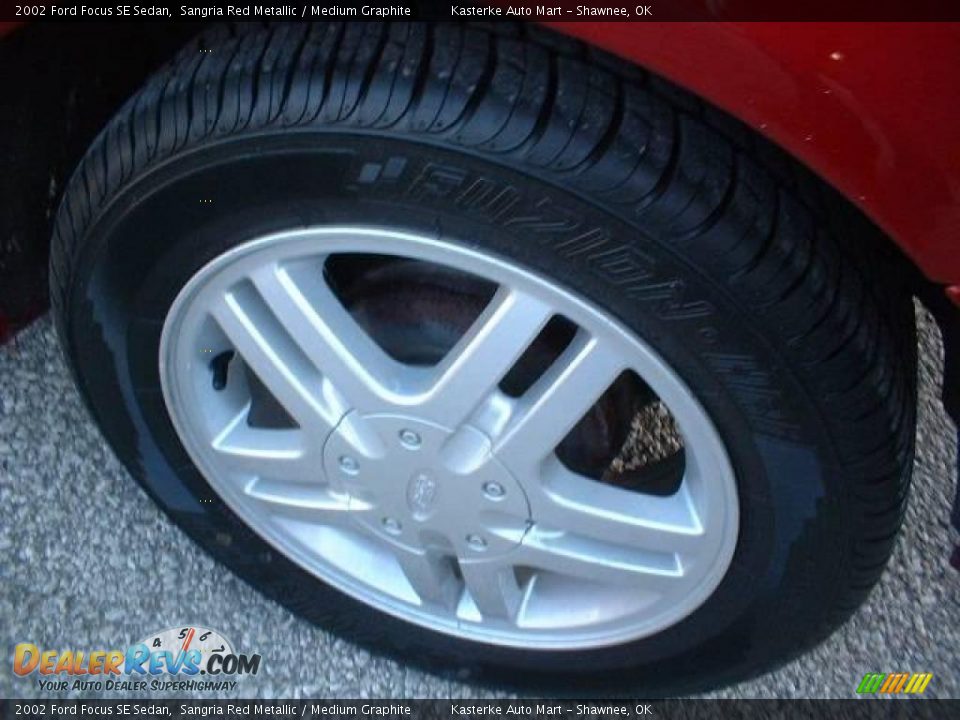 2002 Ford Focus SE Sedan Sangria Red Metallic / Medium Graphite Photo #4