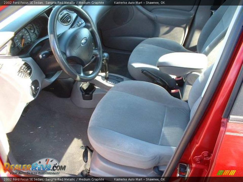 2002 Ford Focus SE Sedan Sangria Red Metallic / Medium Graphite Photo #5