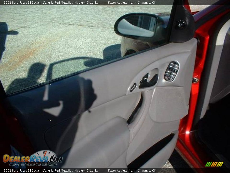 2002 Ford Focus SE Sedan Sangria Red Metallic / Medium Graphite Photo #6