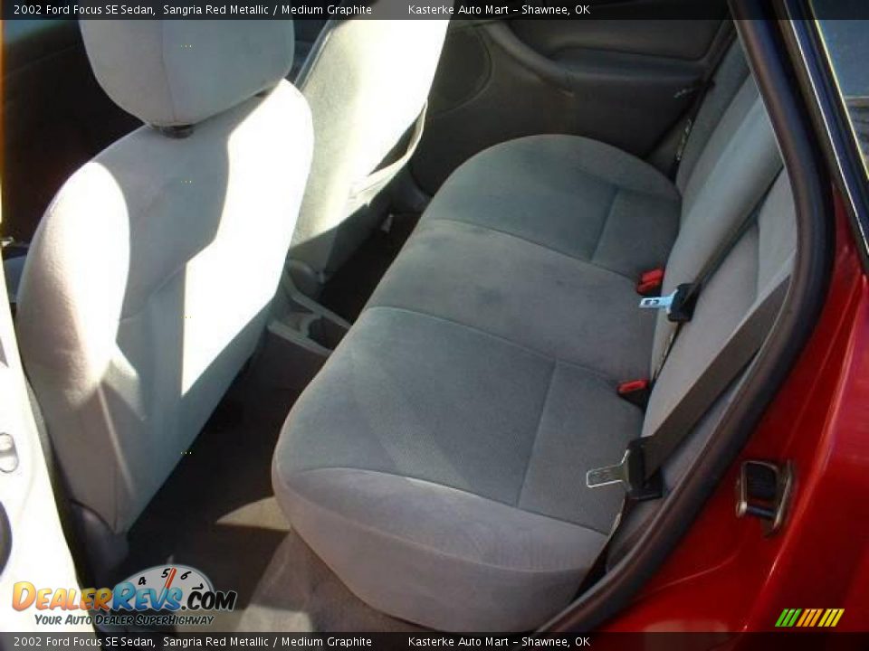 2002 Ford Focus SE Sedan Sangria Red Metallic / Medium Graphite Photo #7