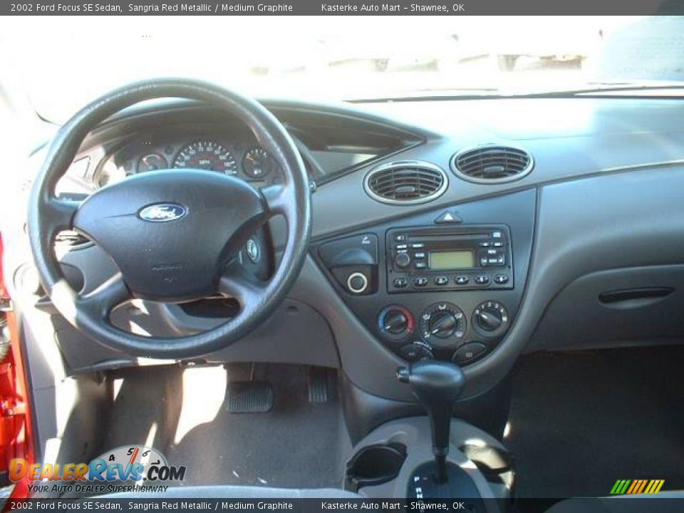 2002 Ford Focus SE Sedan Sangria Red Metallic / Medium Graphite Photo #8