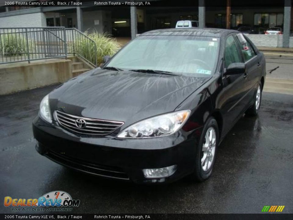 2006 Toyota Camry XLE V6 Black / Taupe Photo #8