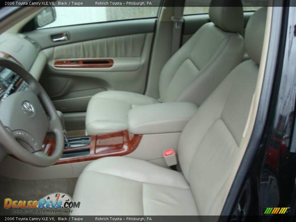 2006 Toyota Camry XLE V6 Black / Taupe Photo #10