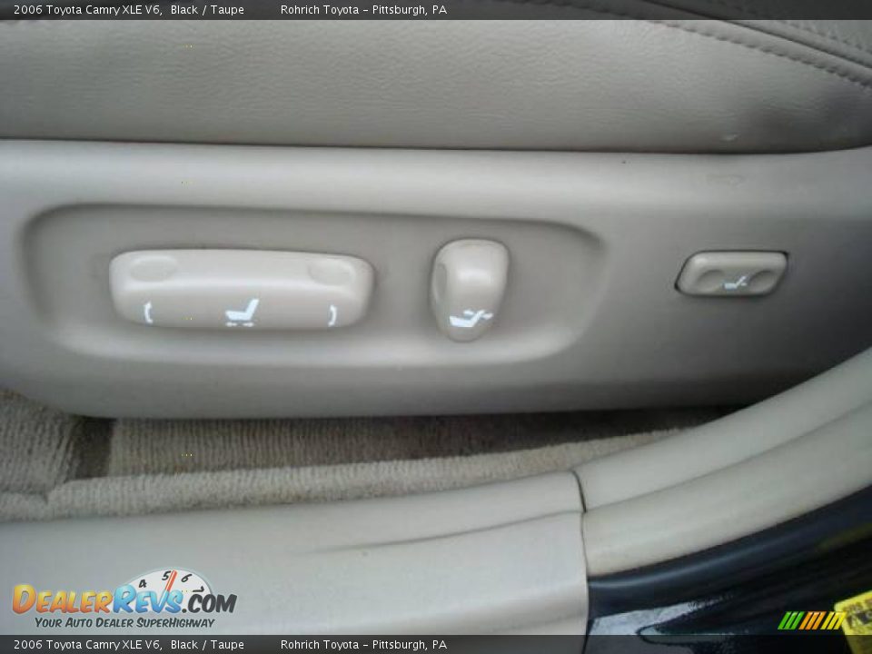 2006 Toyota Camry XLE V6 Black / Taupe Photo #15