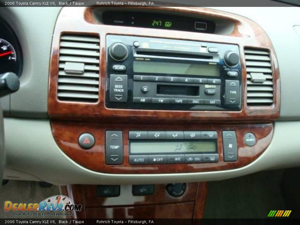 2006 Toyota Camry XLE V6 Black / Taupe Photo #18