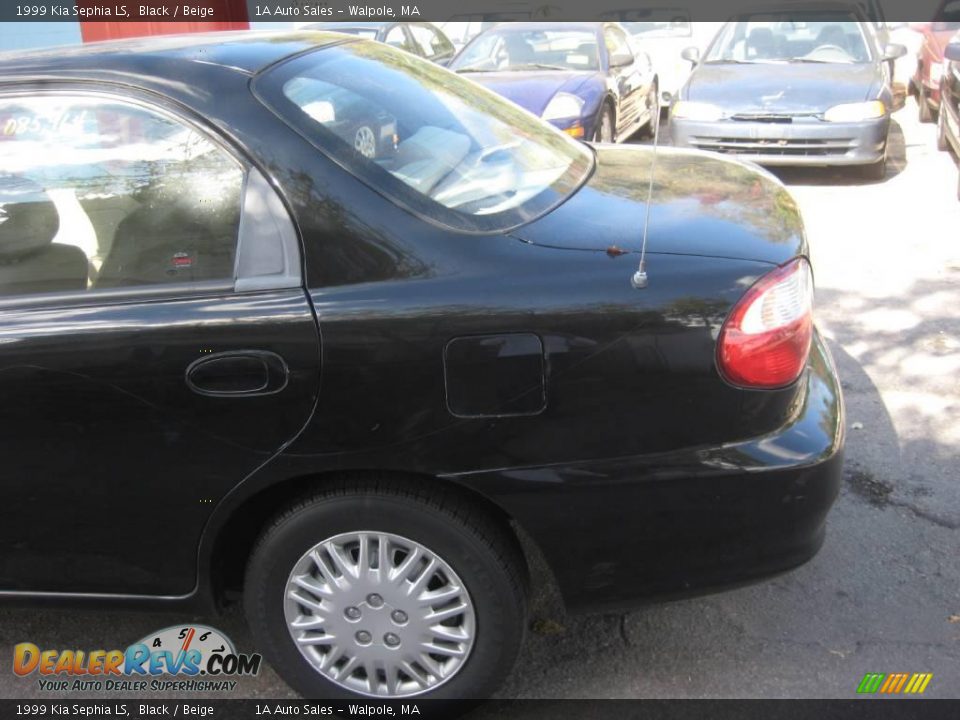 1999 Kia Sephia LS Black / Beige Photo #10