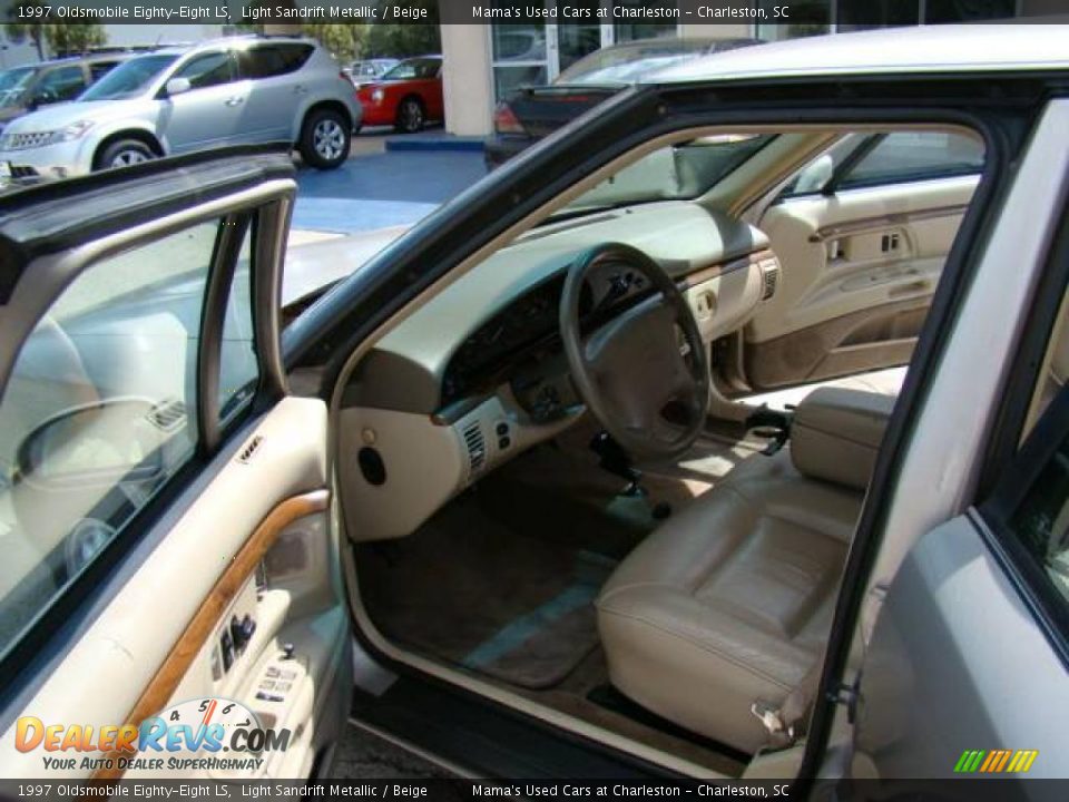 1997 Oldsmobile Eighty-Eight LS Light Sandrift Metallic / Beige Photo #9
