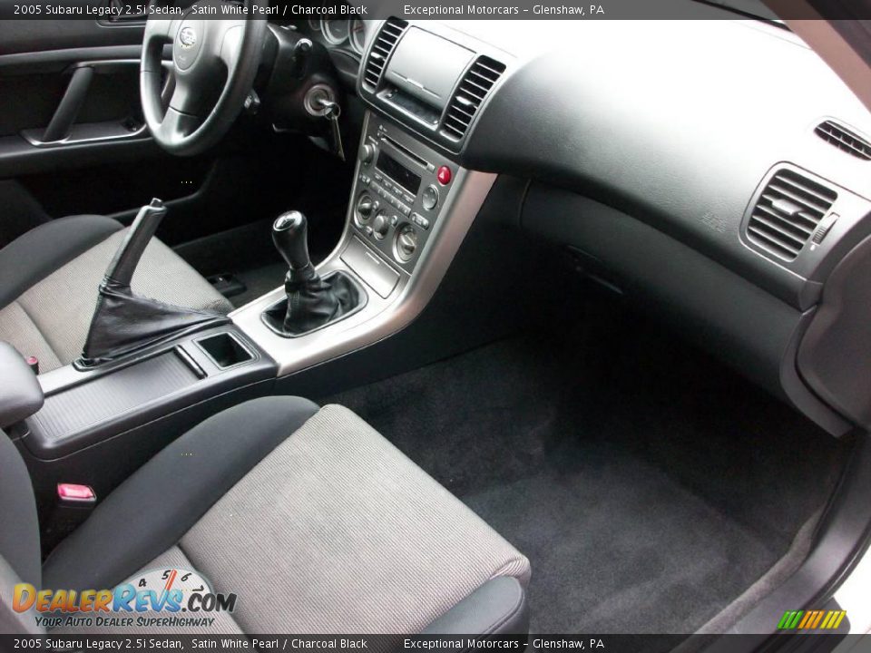 2005 Subaru Legacy 2.5i Sedan Satin White Pearl / Charcoal Black Photo #17