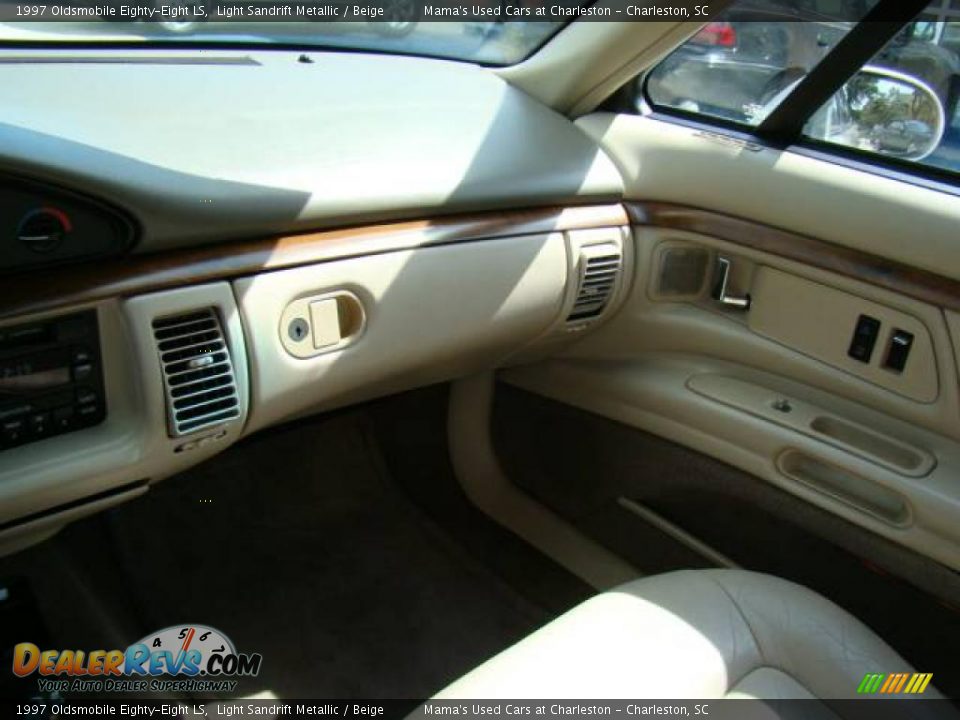 1997 Oldsmobile Eighty-Eight LS Light Sandrift Metallic / Beige Photo #14