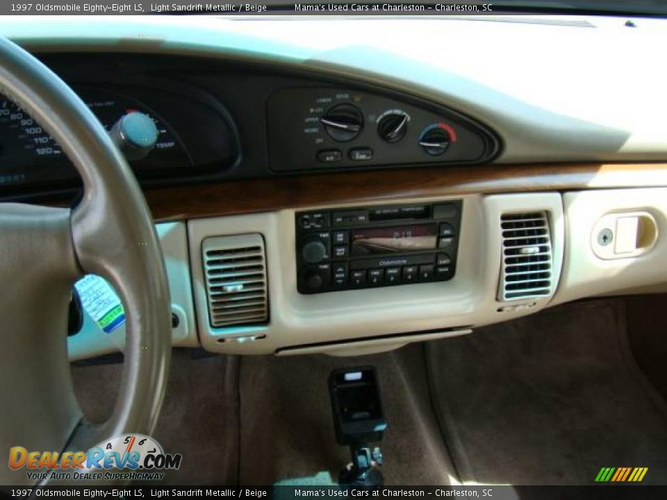 1997 Oldsmobile Eighty-Eight LS Light Sandrift Metallic / Beige Photo #15