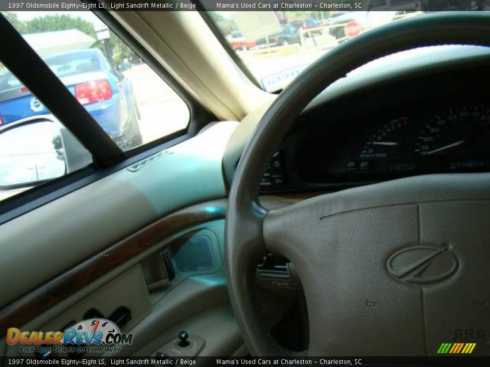 1997 Oldsmobile Eighty-Eight LS Light Sandrift Metallic / Beige Photo #16