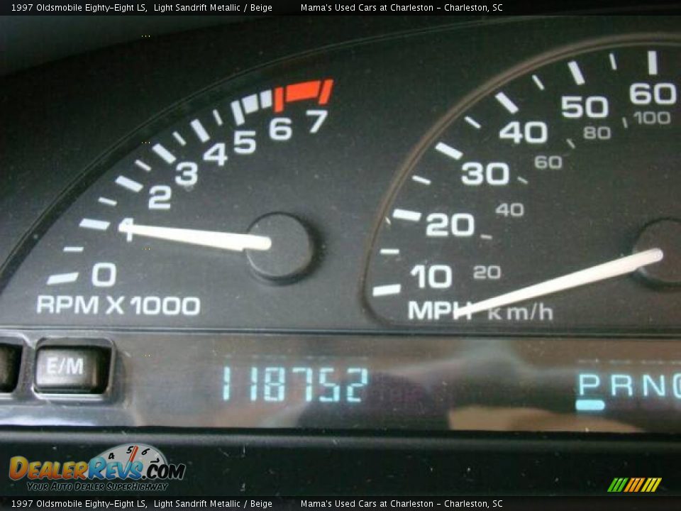 1997 Oldsmobile Eighty-Eight LS Light Sandrift Metallic / Beige Photo #18