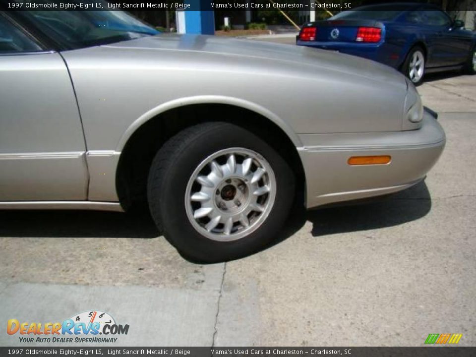 1997 Oldsmobile Eighty-Eight LS Light Sandrift Metallic / Beige Photo #21