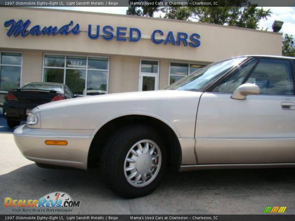 1997 Oldsmobile Eighty-Eight LS Light Sandrift Metallic / Beige Photo #22