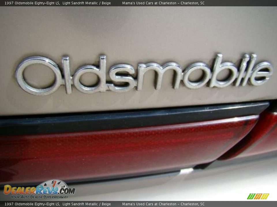 1997 Oldsmobile Eighty-Eight LS Light Sandrift Metallic / Beige Photo #25